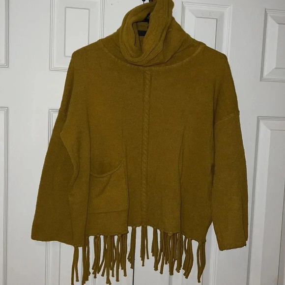 Vintage mustard yellow turtle neck sweater poncho with Tassels hem Sz M - Picture 3 of 10